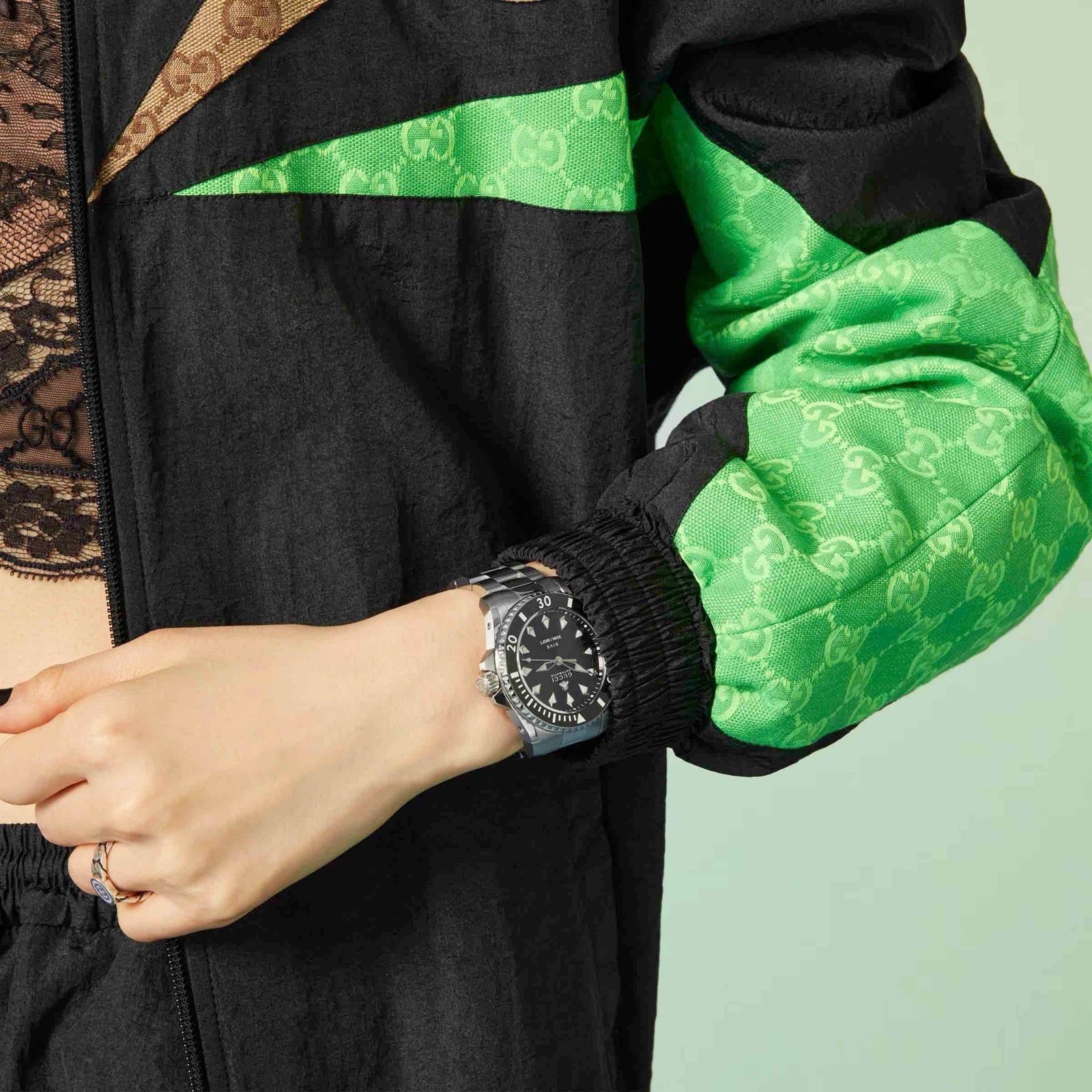 GUCCI ブラック ブレスレットウォッチ 750547_I1600_8489_004_100_0000